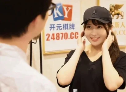 Cô gái giao hàng dễ tính dễ tính trong suốt quá trình