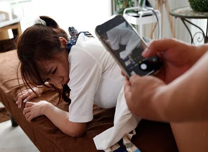 Tôi gặp em nhân viên đè ra hiếp