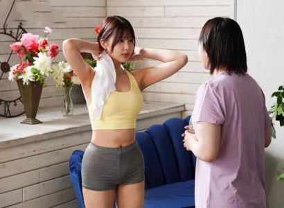 Cô nàng gợi cảm tập yoga xong bị bạn tập nện